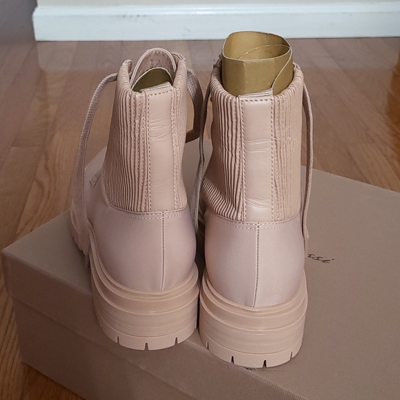 Gianvito Rossi Cream Lace-Up Boots with Rugged Sole - Picture 3 of 13